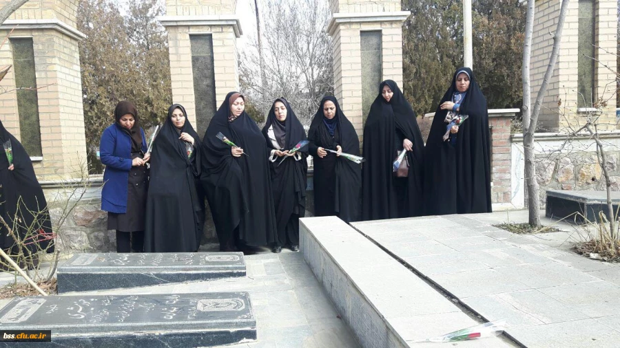 به مناسبت بزگداشت دهه فجر برگزار شد:
غبارروبی و زیارت مزار شهدا  2