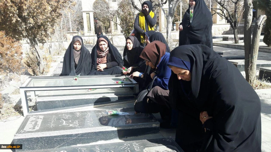 به مناسبت بزگداشت دهه فجر برگزار شد:
غبارروبی و زیارت مزار شهدا  2