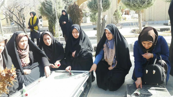 به مناسبت بزگداشت دهه فجر برگزار شد:
غبارروبی و زیارت مزار شهدا 2