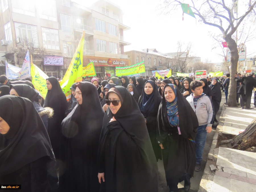 حضور کارکنان ، اساتید ودانشجو معلمان پردیس بنت الهدی صدر در راهپیمایی پر شکوه 22 بهمن 5