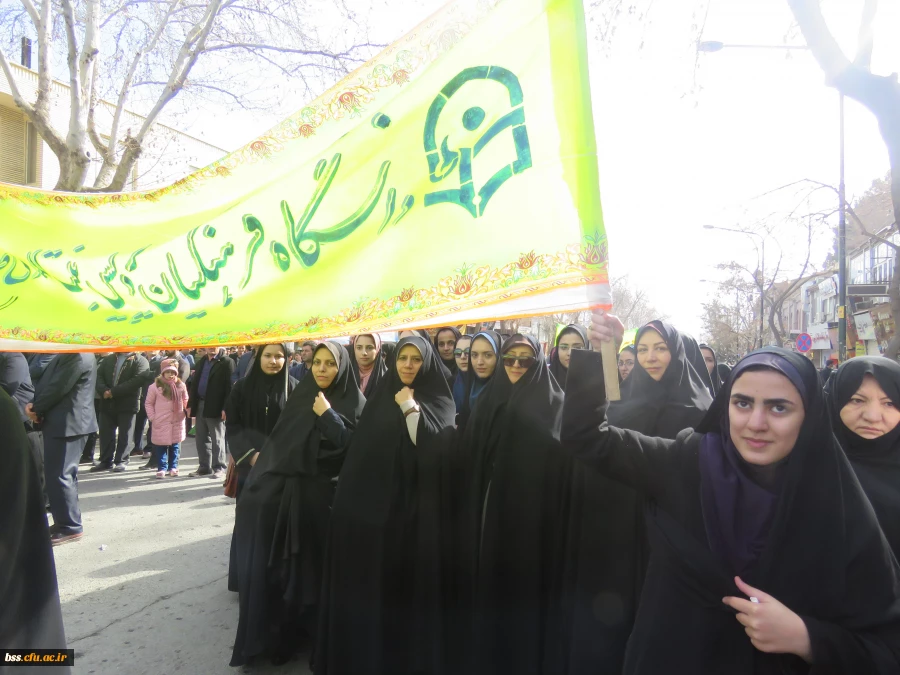 حضور کارکنان ، اساتید ودانشجو معلمان پردیس بنت الهدی صدر در راهپیمایی پر شکوه 22 بهمن 7