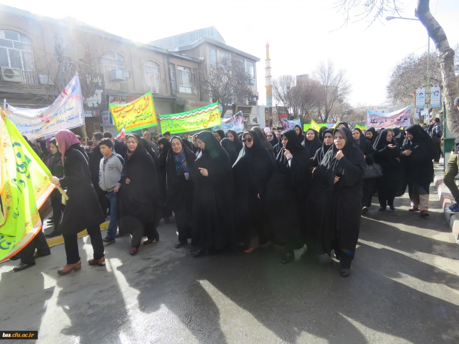 حضور کارکنان ، اساتید ودانشجو معلمان پردیس بنت الهدی صدر در راهپیمایی پر شکوه 22 بهمن 4