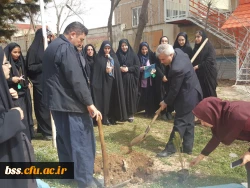 در پردیس بنت الهدی صدر برگزار شد:

مراسن روز درختکاری  2