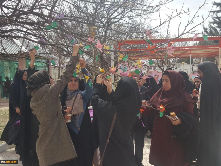 در پردیس بنت الهدی صدر برگزار شد:

مراسن روز درختکاری  2