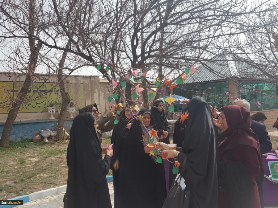 در پردیس بنت الهدی صدر برگزار شد:

مراسن روز درختکاری  2