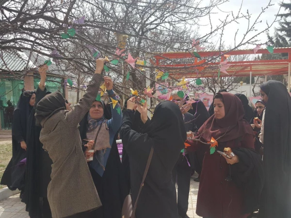 در محوطه پردیس بنت الهدی صدر برگزار گردید: 

برگزاری ایستگاه صلواتی به مناسبت میلاد فاطمه زهرا سلام الله علیها و تولد حضرت امام خمینی(ره) 2