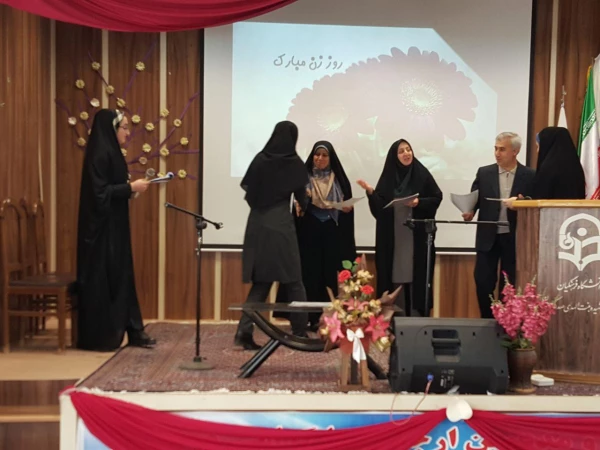 در پردیس بنت الهدی صدر سنندج برگزار شد:

مراسم بزرگداشت روز زن 

 2