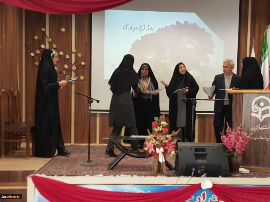 در پردیس بنت الهدی صدر سنندج برگزار شد:

مراسم بزرگداشت روز زن 

 2