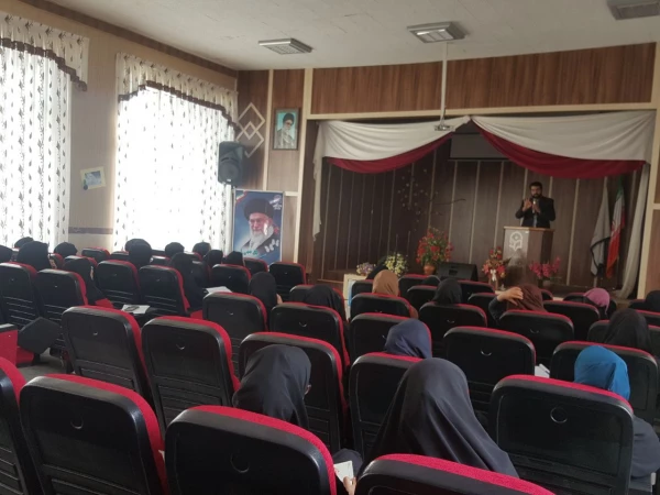 در پردیس بنت الهدی صدر سنندج برگزار شد: دوره آموزشی نماز ویژه دانشجویان ورودی 93