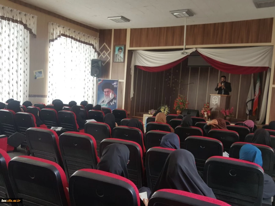 در پردیس بنت الهدی صدر سنندج برگزار شد: دوره آموزشی نماز ویژه دانشجویان ورودی 93