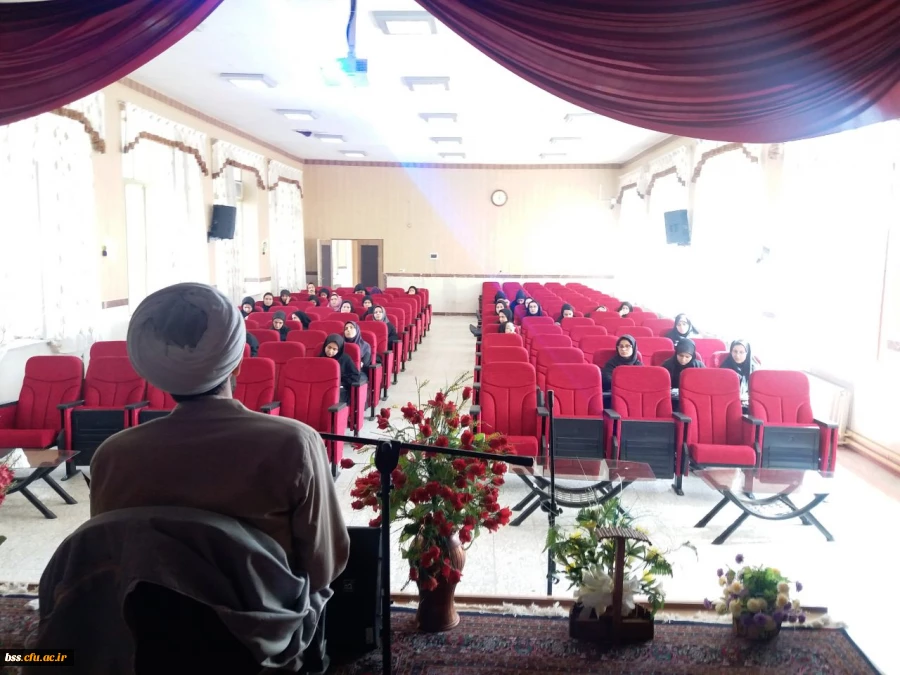 در پردیس بنت الهدی صدر سنندج برگزار شد:

برگزاری دوره آموزشی نماز " طرح معراج " 2