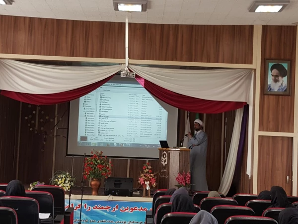 در پردیس بنت الهدی صدر سنندج برگزار شد:

برگزاری دوره آموزشی نماز " طرح معراج " 3