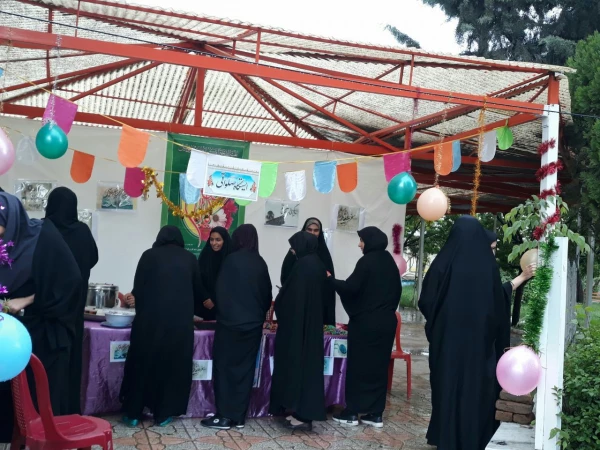 در پردیس بنت الهدی صدر سنندج برگزار شد:

جشن بزرگ نیمه شعبان 9