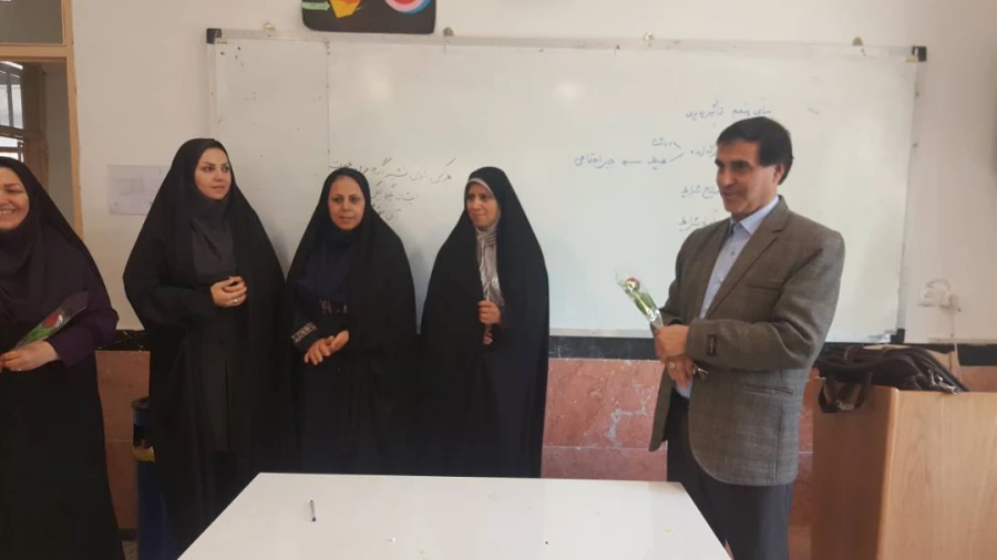 تجلیل از مقام شامخ معلم با حضور در کلاسهای درس  5