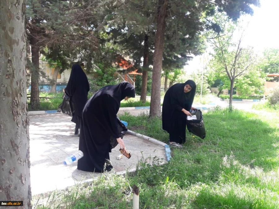 پاکسازی محوطه فضای سبز پردیس  به مناسبت هفته  سراهای  دانشجوئی بروایت تصویر 12