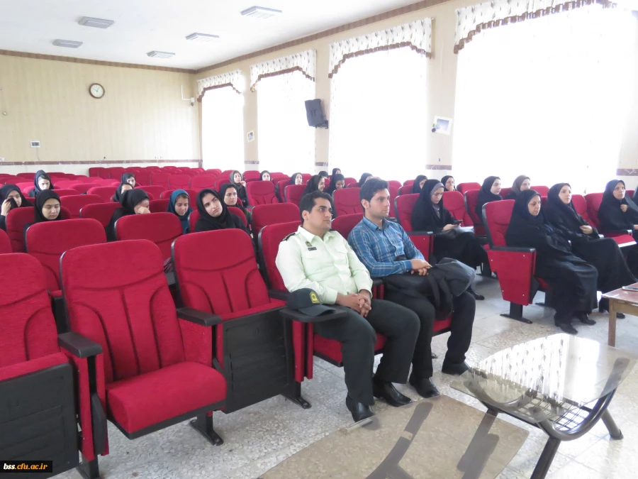 به مناسبت هفته سرای دانشجویی برگزار شد
همایش یکروزه مهارت زندگی و استفاده آگاهانه از فضای مجازی 4