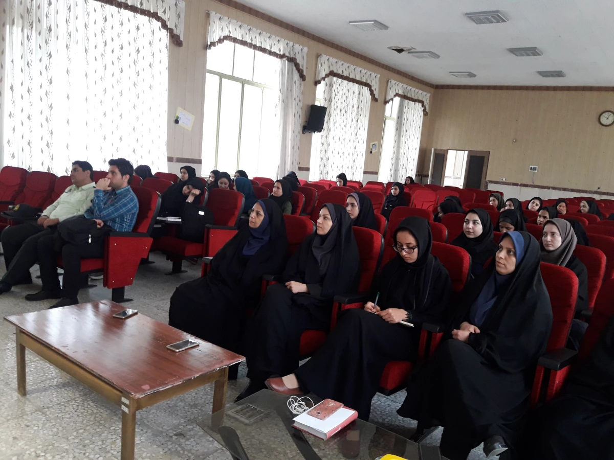 به مناسبت هفته سرای دانشجویی برگزار شد
همایش یکروزه مهارت زندگی و استفاده آگاهانه از فضای مجازی 5