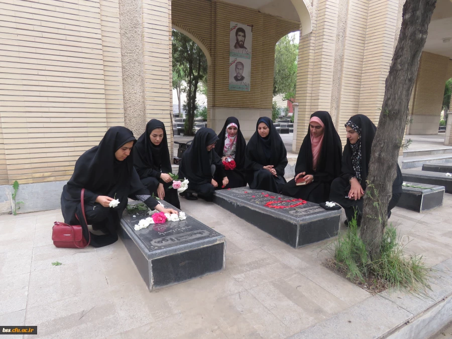 به مناسبت برگداشت سوم خرداد برگزار شد:
غبارروبی مزار شهدا 2