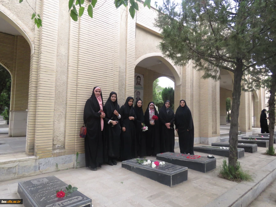 به مناسبت برگداشت سوم خرداد برگزار شد:
غبارروبی مزار شهدا 3