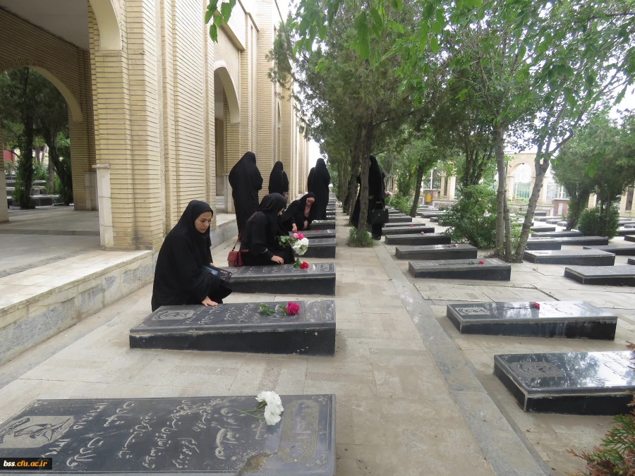 به مناسبت برگداشت سوم خرداد برگزار شد:
غبارروبی مزار شهدا 5