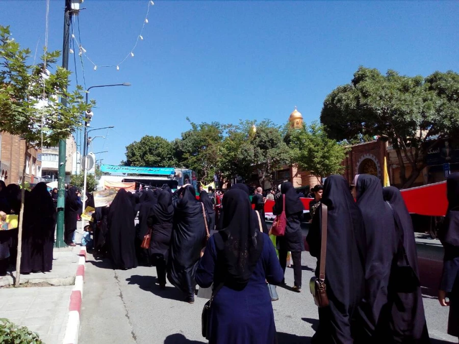 همگام با امت همیشه در صحنه ایران اسلامی
حضور همکاران و جمعی از دانشجو معلمان پردبس بنت الهدی صدر کردستان در راهپیمایی عظیم روز جهانی قدس 14