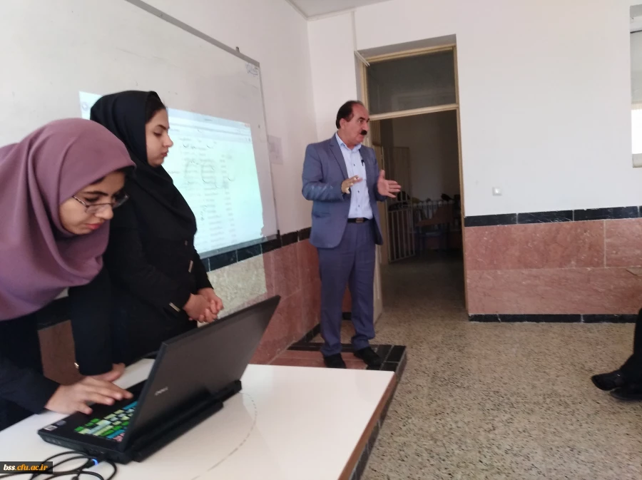 در پردیس بنت الهدی صدر سنندج برگزارشد.

جلسه دفاعیه پروژه دانشجویی 4