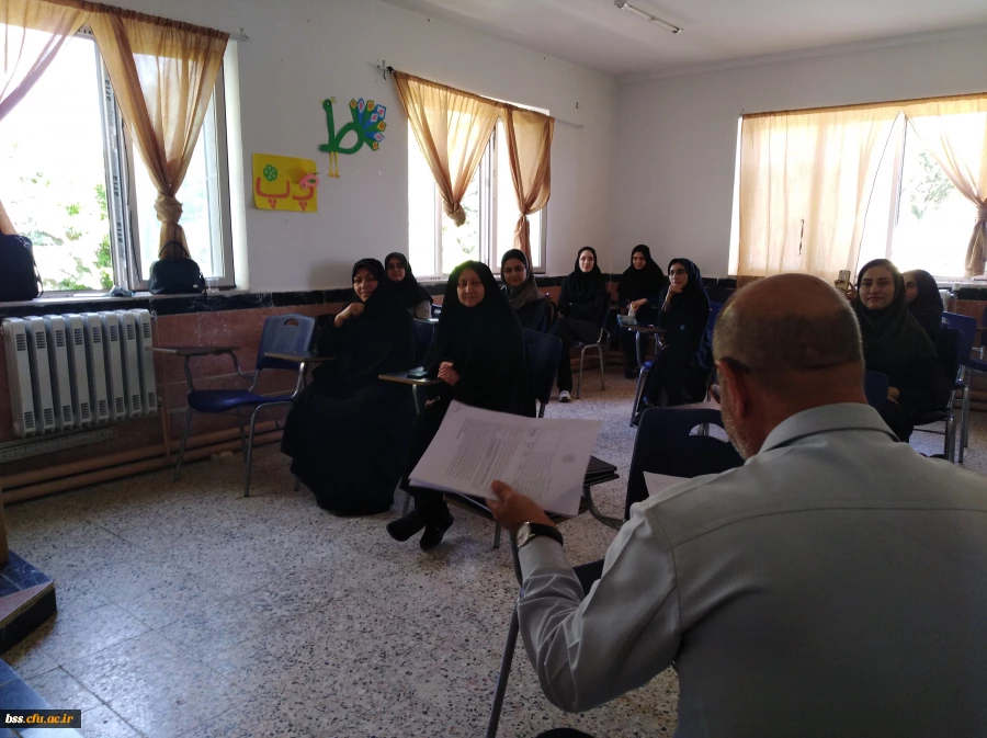 در پردیس بنت الهدی صدر سنندج برگزارشد.

جلسه دفاعیه پروژه دانشجویی 9