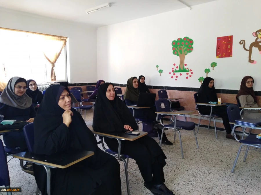 در پردیس بنت الهدی صدر سنندج برگزارشد.

جلسه دفاعیه پروژه دانشجویی 7