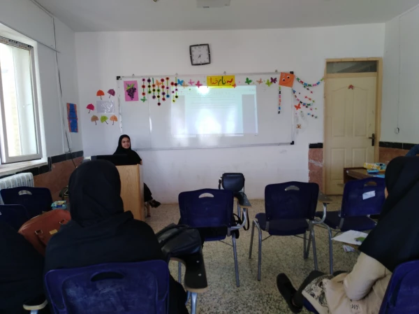 در پردیس بنت الهدی صدر سنندج برگزارشد.

جلسه دفاعیه پروژه دانشجویی 10