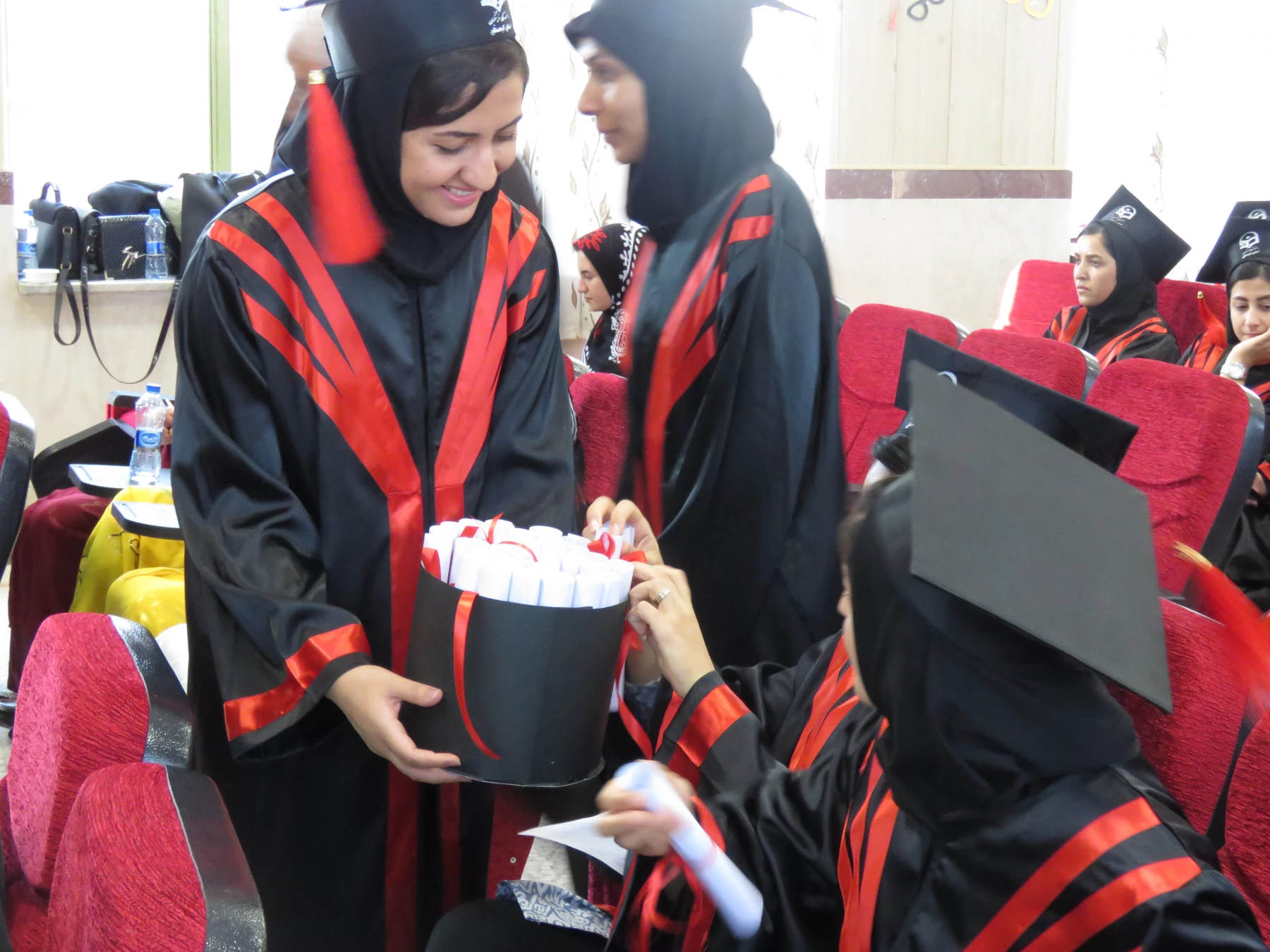 در پردیس بنت الهدی صدر برگزار شد:
سومین جشن دانش آموختگی  برای وردی های 93 7