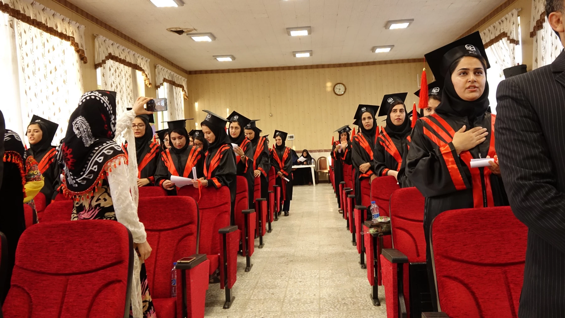 در پردیس بنت الهدی صدر برگزار شد:
سومین جشن دانش آموختگی  برای وردی های 93 24