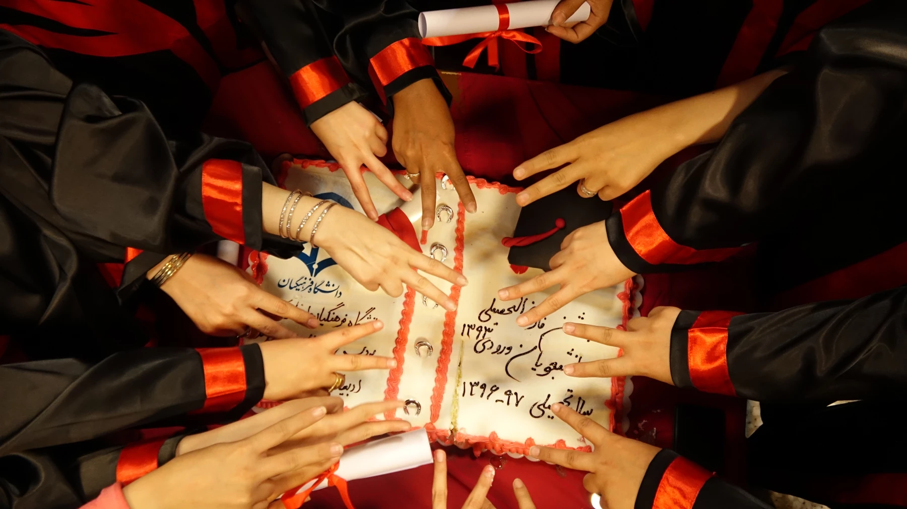 در پردیس بنت الهدی صدر برگزار شد:
سومین جشن دانش آموختگی  برای وردی های 93 26