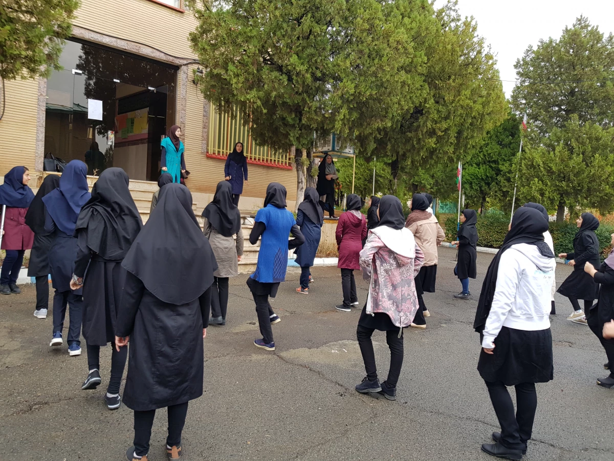 به مناسبت بزرگداشت هفته تربیت بدنی و ورزش برگزار شد 
ورزش صبح گاهی  4