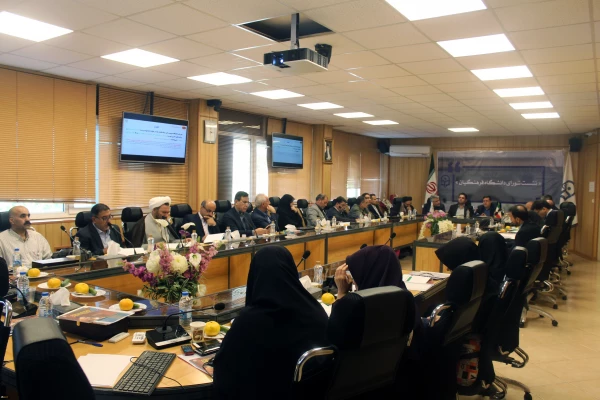 حضور دکتر معروفی در بیستمین نشست شورای دانشگاه

با هدف بررسی و تصویب برنامه درسی مهارت آموزان ماده 28 برگزار شد 6