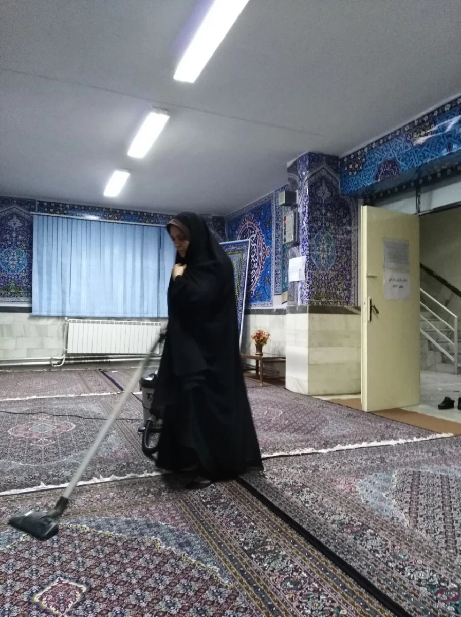 غبارروبی نمازخانه پردیس در آغاز هفته  قرآنی
 9