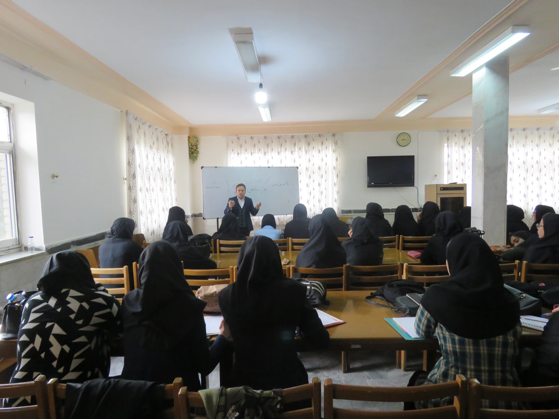 تشکیل کلاس درس وردی های جدید در کتابخانه 3