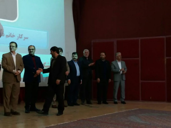 تجلیل از دکتر معروفی به عنوان پژوهشگر برتر دانشگاه فرهنگیان استان کردستان 2