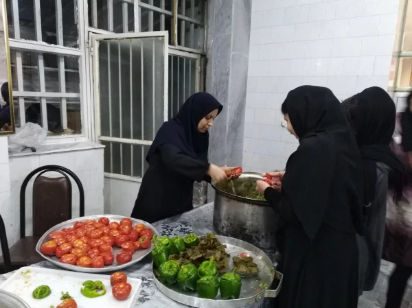 با همکاری معاونت محترم دانشجویی وسرپرست شبانه روزی برگزار شد؛

تدارک شام شب چله برای دانشجو معلمان بنت الهدی صدر 13