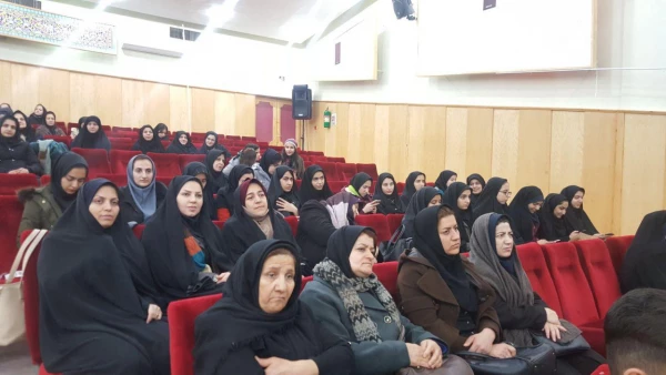 حضور کارکنان و دانشجویان در جشن چهلمین سالگرد انقلاب در  دانشگاه کردستان 5