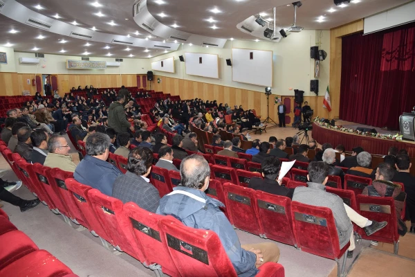 حضور کارکنان و دانشجویان در جشن چهلمین سالگرد انقلاب در  دانشگاه کردستان 7