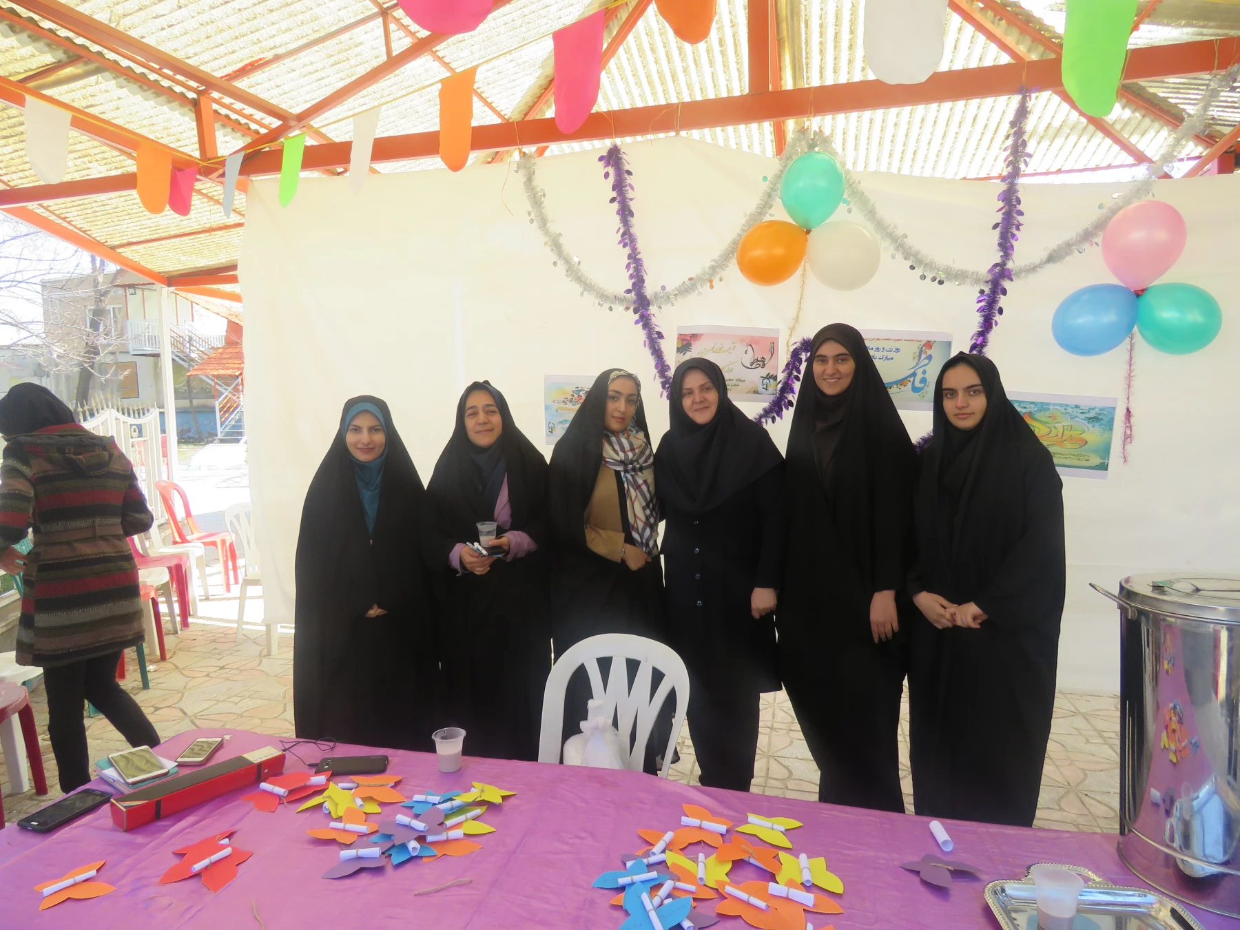 ایستگاه صلواتی به همت بسیج دانشجویی پردیس به مناسبت روز مادر در محوطه ی پردیس 5