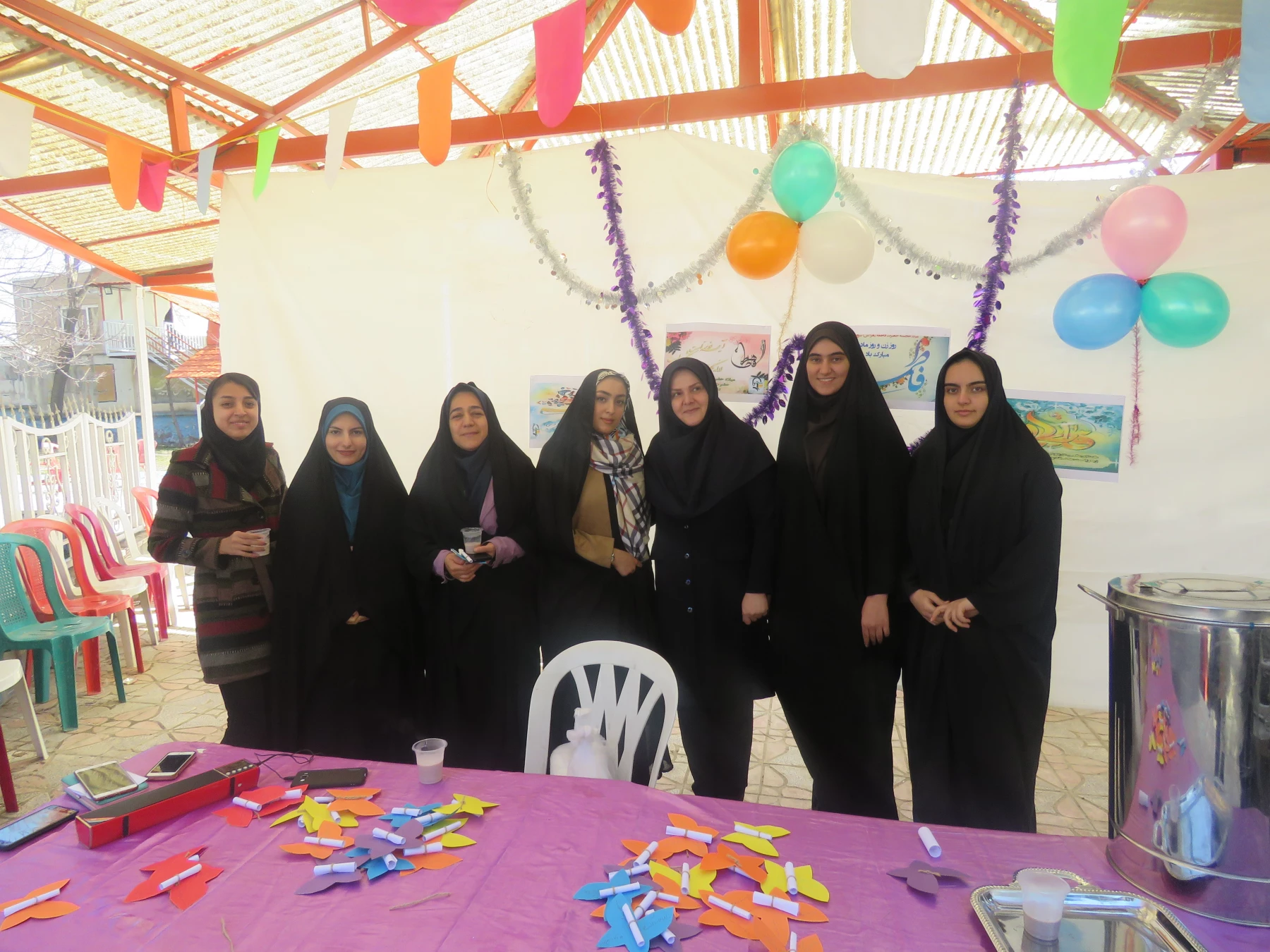 ایستگاه صلواتی به همت بسیج دانشجویی پردیس به مناسبت روز مادر در محوطه ی پردیس 4