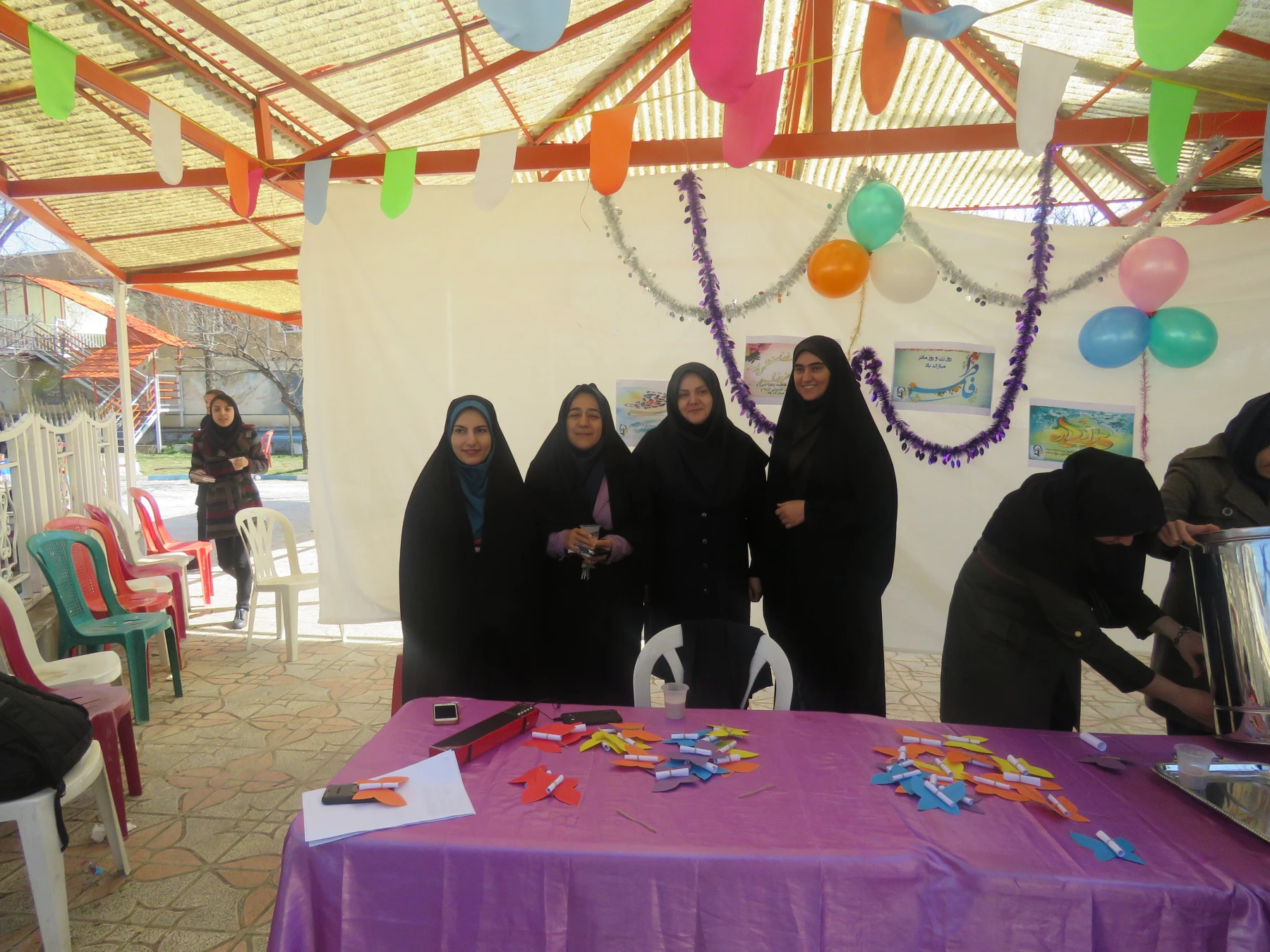 ایستگاه صلواتی به همت بسیج دانشجویی پردیس به مناسبت روز مادر در محوطه ی پردیس 2