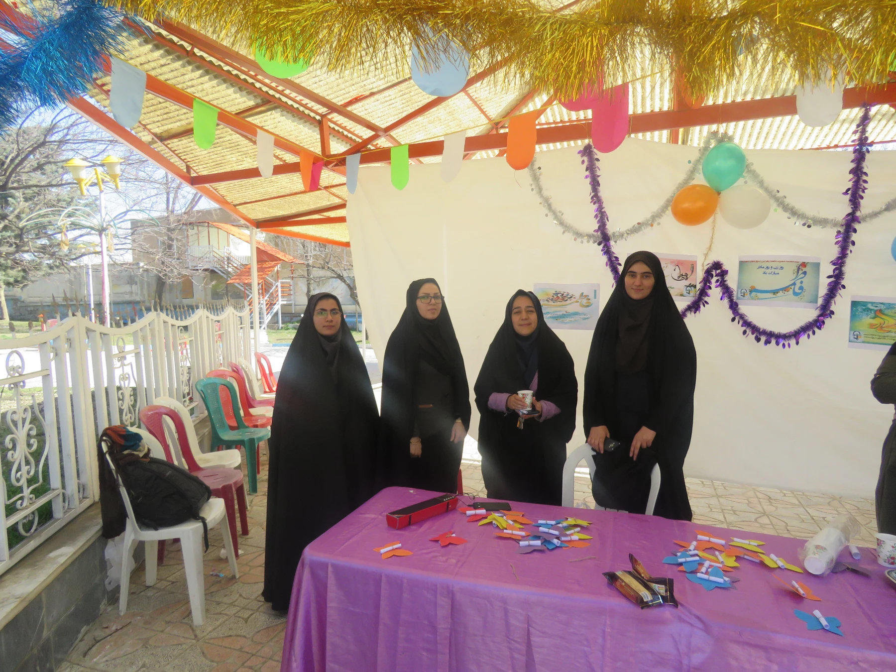 ایستگاه صلواتی به همت بسیج دانشجویی پردیس به مناسبت روز مادر در محوطه ی پردیس 7