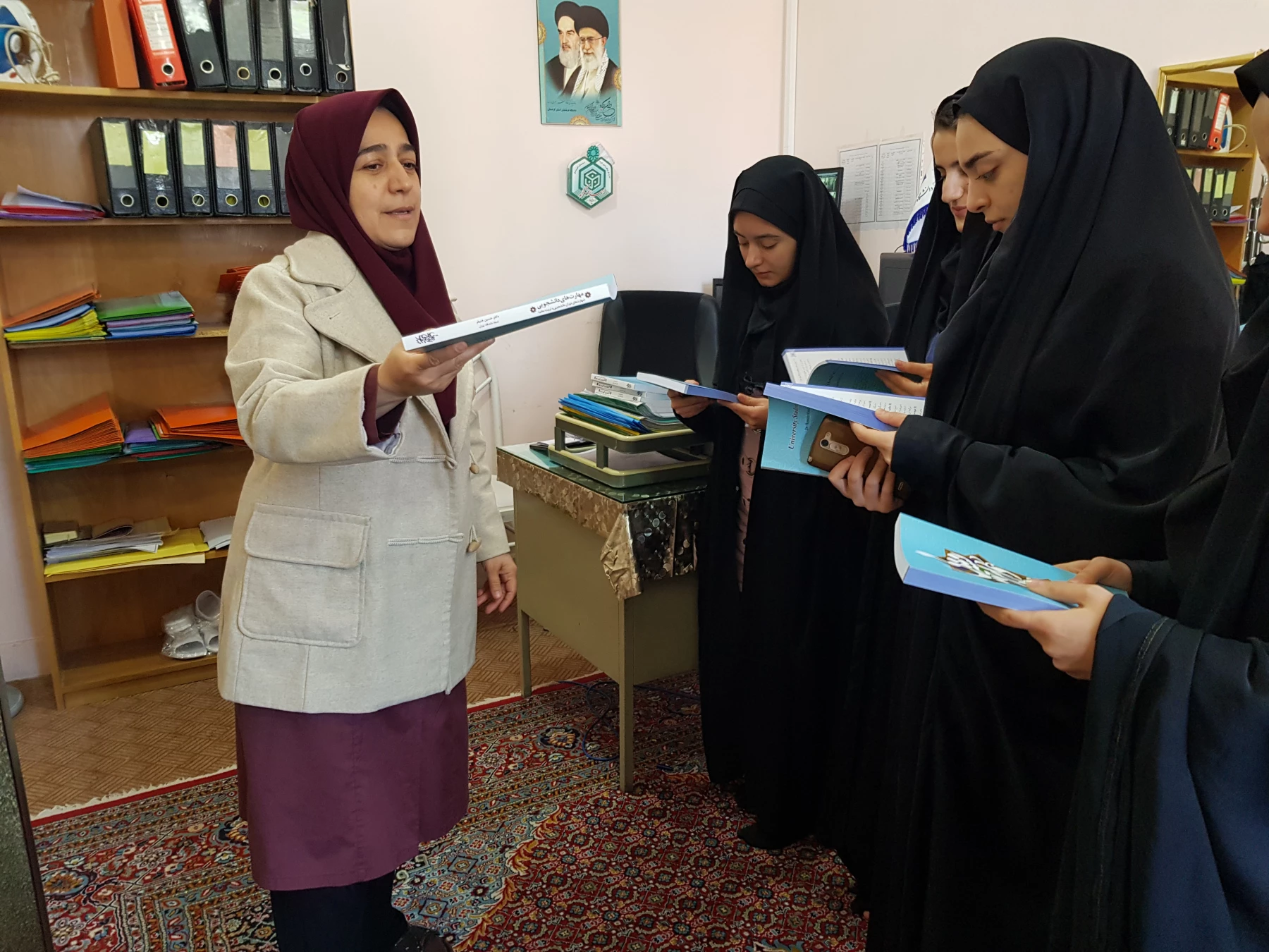 توزیع کتاب مهارتهای دوران دانشجویی و تربیت معلم و استقبال دانشجویان 2