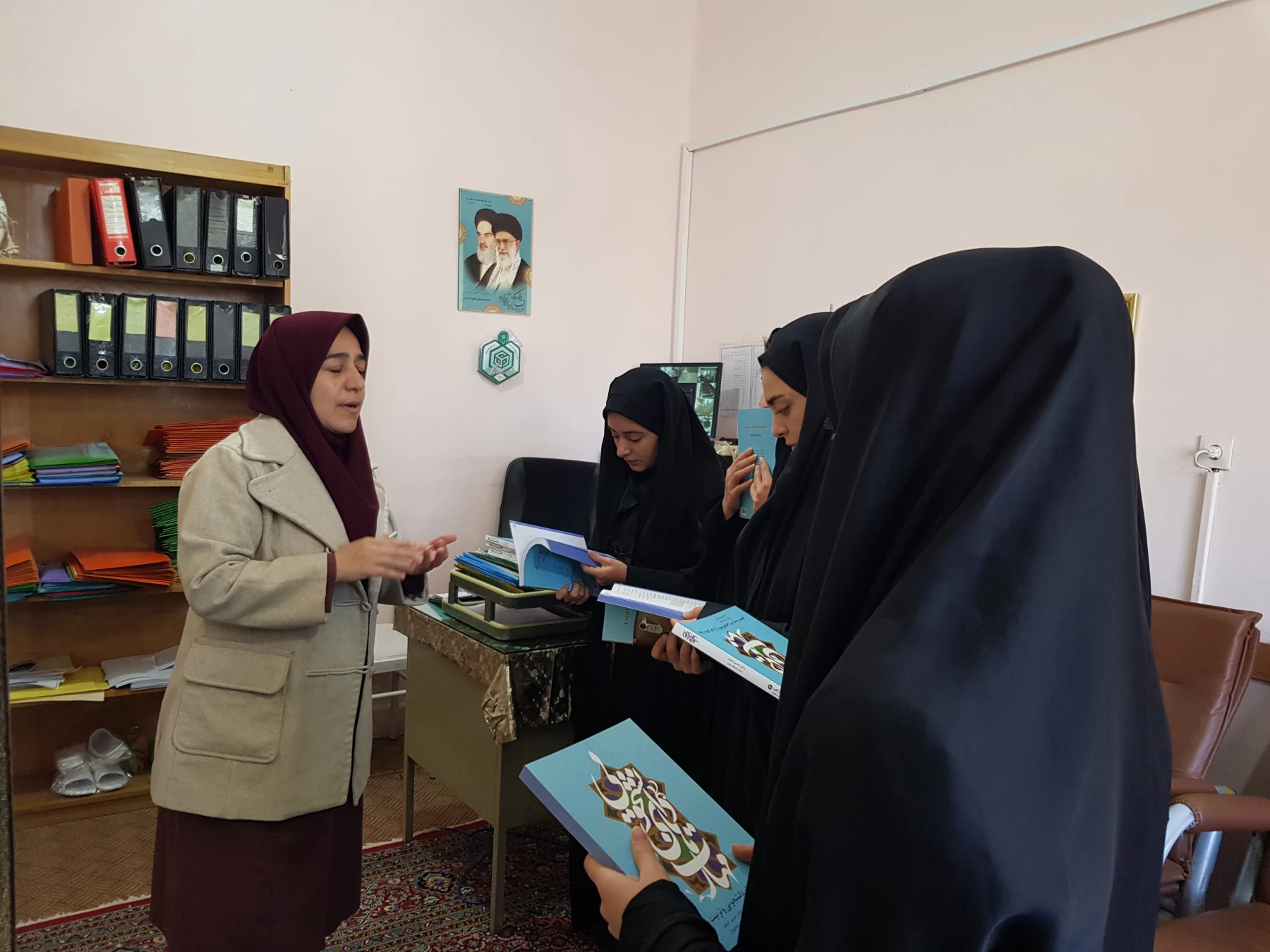 توزیع کتاب مهارتهای دوران دانشجویی و تربیت معلم و استقبال دانشجویان 3