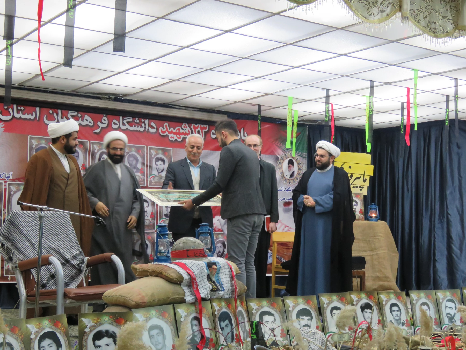 بسیج دانشجویی فزهنگیان پردیس شهید مدرس و بنت الهدی صدر برگزار کرد:
یادواره ی 23شهید فرهنگی استان و شهید فرهنگی طاهر لطفی 15