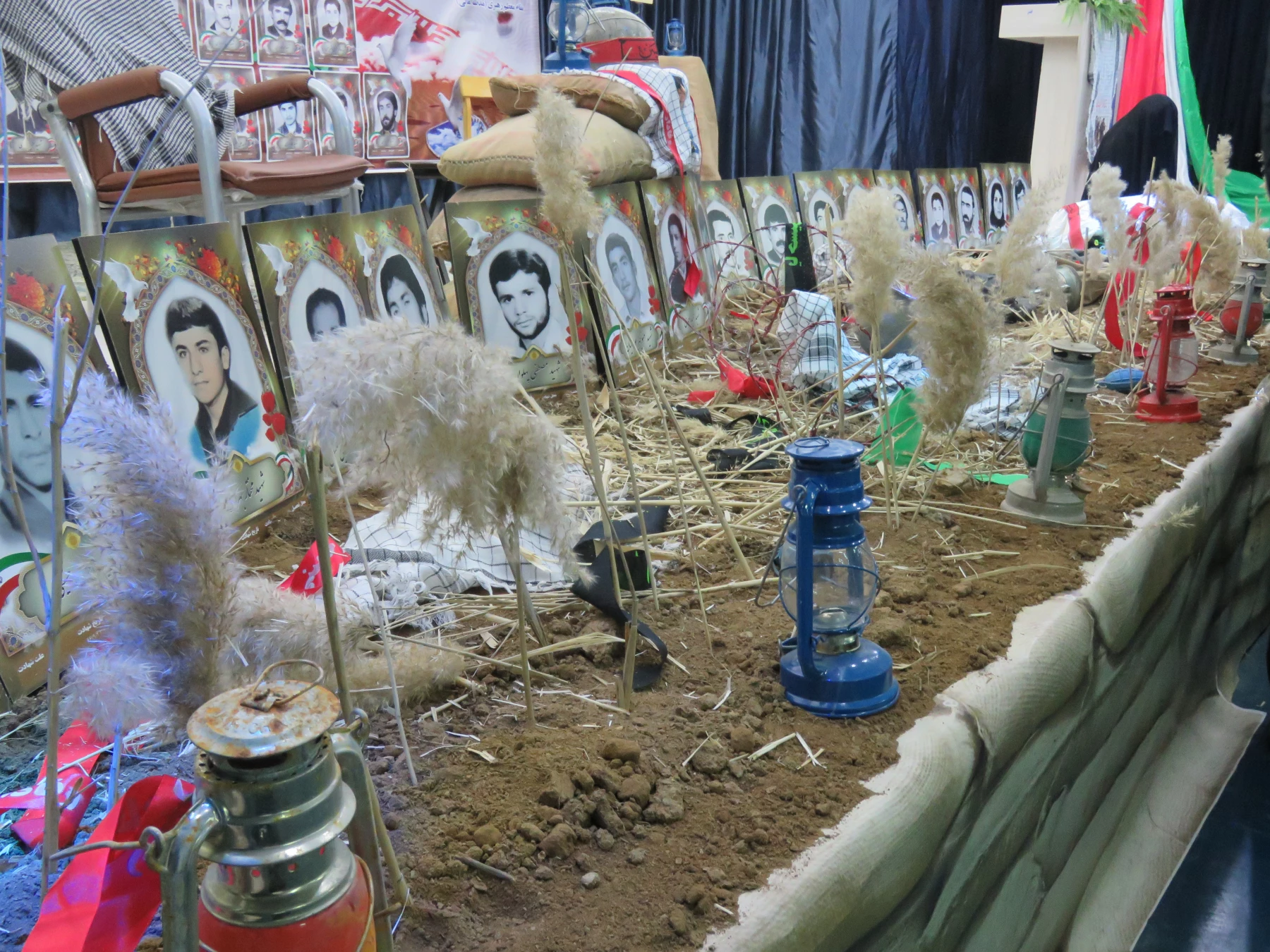 بسیج دانشجویی فزهنگیان پردیس شهید مدرس و بنت الهدی صدر برگزار کرد:
یادواره ی 23شهید فرهنگی استان و شهید فرهنگی طاهر لطفی 17