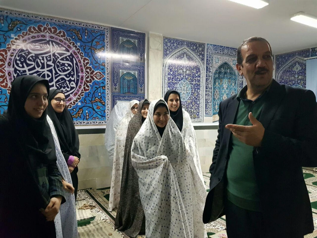 حضور  دکتر علی محمدی سرپرست معاونت فرهنگی و اجتماعی دانشگاه فرهنگیان درجمع دانشجویان  و برگزاری نماز جماعت 3