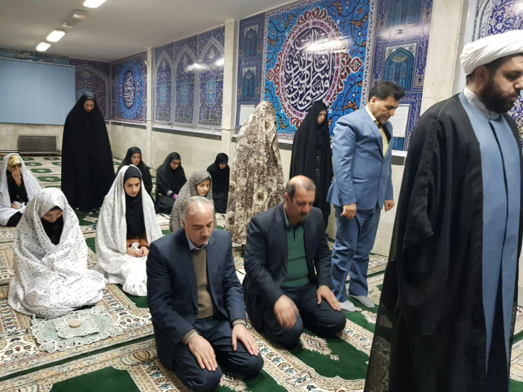 حضور  دکتر علی محمدی سرپرست معاونت فرهنگی و اجتماعی دانشگاه فرهنگیان درجمع دانشجویان  و برگزاری نماز جماعت 5